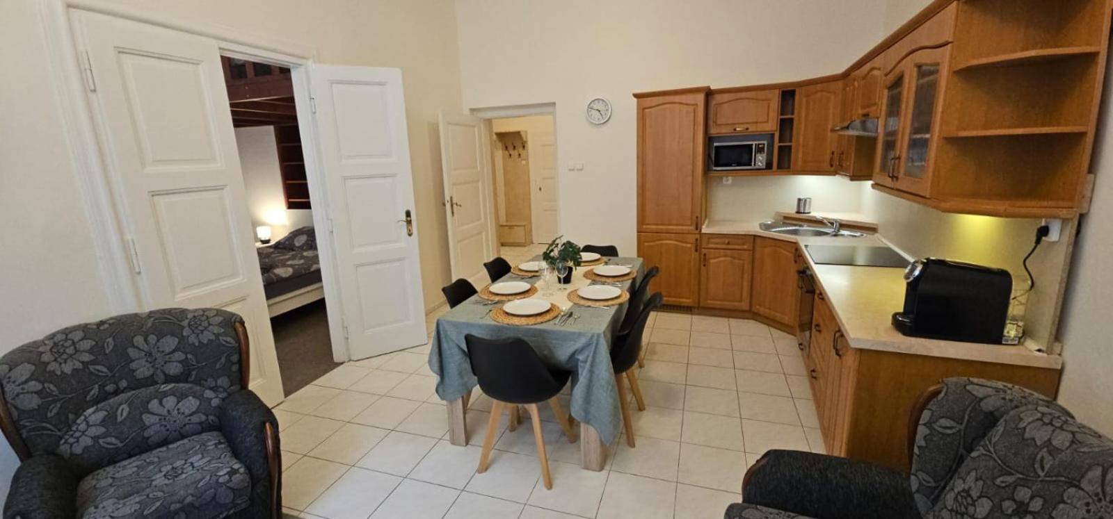 Old Town Apartment *